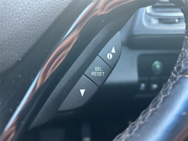 ヴェゼル ハイブリッドＺ　バックカメラ　ディーラーオプションナビ（ＣＤ，ＤＶＤ、フルセグＴＶ）　ＥＴＣ　プッシュスタート　クルーズコントロール　運転席、助手席シートヒーター　パドルシフト　ハーフレザーシート（16枚目）