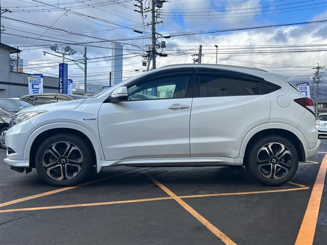 ヴェゼル ハイブリッドＺ　バックカメラ　ディーラーオプションナビ（ＣＤ，ＤＶＤ、フルセグＴＶ）　ＥＴＣ　プッシュスタート　クルーズコントロール　運転席、助手席シートヒーター　パドルシフト　ハーフレザーシート（26枚目）