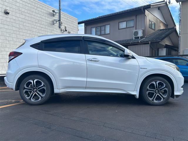 ヴェゼル ハイブリッドＺ　バックカメラ　ディーラーオプションナビ（ＣＤ，ＤＶＤ、フルセグＴＶ）　ＥＴＣ　プッシュスタート　クルーズコントロール　運転席、助手席シートヒーター　パドルシフト　ハーフレザーシート（31枚目）