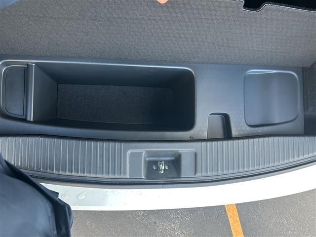 ヴェゼル ハイブリッドＺ　バックカメラ　ディーラーオプションナビ（ＣＤ，ＤＶＤ、フルセグＴＶ）　ＥＴＣ　プッシュスタート　クルーズコントロール　運転席、助手席シートヒーター　パドルシフト　ハーフレザーシート（37枚目）