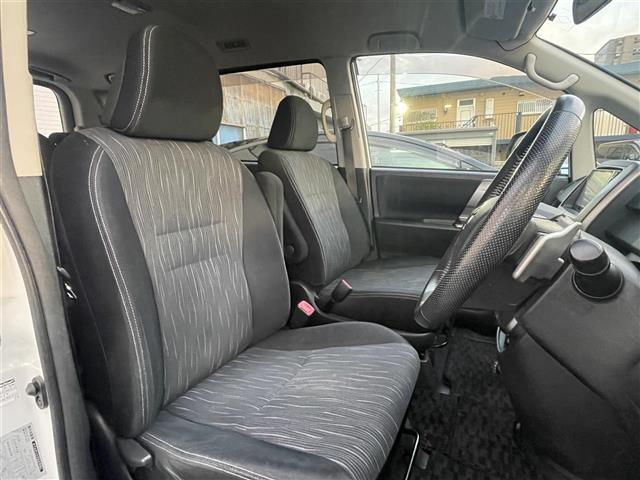 ヴォクシー ＺＳ　煌ＩＩ　純正ナビ（Ｂｌｕｅｔｏｏｔｈ、ＣＤ、ＤＶＤ）　ＥＴＣ　両側パワースライドドア　ＭＴ付ＡＴ　ステアリングリモコン　オートライト　ＩＳＯＦＩＸ（3枚目）