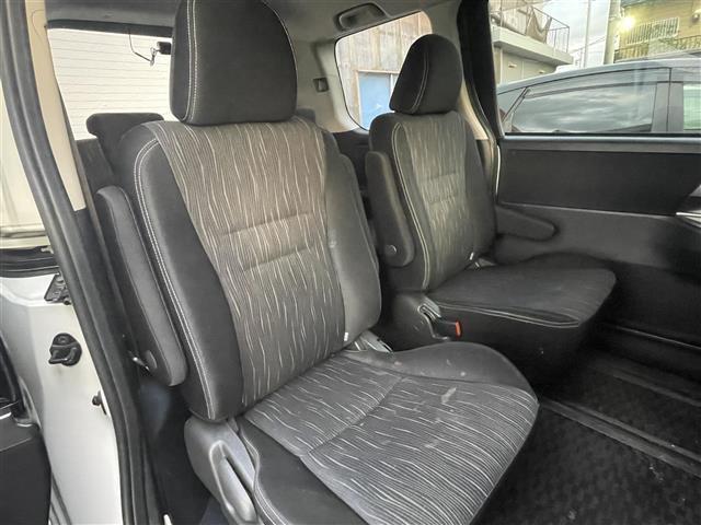 ヴォクシー ＺＳ　煌ＩＩ　純正ナビ（Ｂｌｕｅｔｏｏｔｈ、ＣＤ、ＤＶＤ）　ＥＴＣ　両側パワースライドドア　ＭＴ付ＡＴ　ステアリングリモコン　オートライト　ＩＳＯＦＩＸ（5枚目）