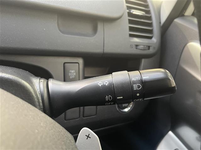 ヴォクシー ＺＳ　煌ＩＩ　純正ナビ（Ｂｌｕｅｔｏｏｔｈ、ＣＤ、ＤＶＤ）　ＥＴＣ　両側パワースライドドア　ＭＴ付ＡＴ　ステアリングリモコン　オートライト　ＩＳＯＦＩＸ（16枚目）