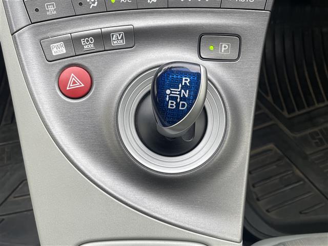 プリウス Ｇツーリングセレクション　純正ナビ　パワーシート　オートライト　ドライブレコーダー（ＳＤなし）　ビルトインＥＴＣ　プッシュスタート（11枚目）