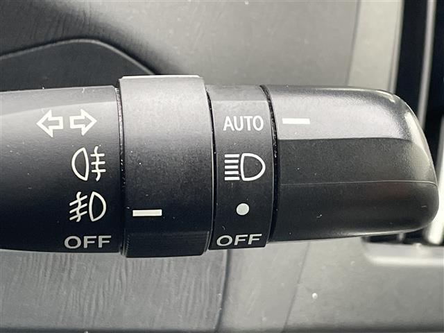 プリウス Ｇツーリングセレクション　純正ナビ　パワーシート　オートライト　ドライブレコーダー（ＳＤなし）　ビルトインＥＴＣ　プッシュスタート（15枚目）