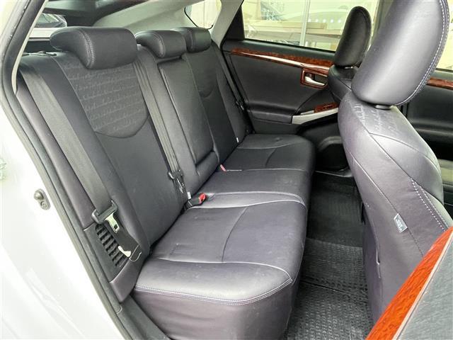 プリウス Ｓツーリングセレクション・マイコーデ　ディーラーオプションナビ　Ｂｌｕｅｔｏｏｔｈ接続　ＤＶＤ　フルセグテレビ　ビルトインＥＴＣ　プッシュスタート　バックカメラ　オートライト　ＩＳＯＦＩＸ（4枚目）