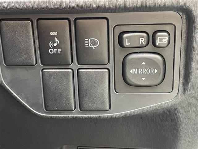 プリウス Ｓツーリングセレクション・マイコーデ　ディーラーオプションナビ　Ｂｌｕｅｔｏｏｔｈ接続　ＤＶＤ　フルセグテレビ　ビルトインＥＴＣ　プッシュスタート　バックカメラ　オートライト　ＩＳＯＦＩＸ（14枚目）