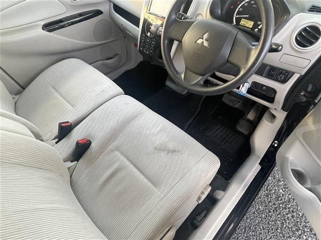 ｅＫワゴン Ｍ　社外ナビ　ＣＤ　ＤＶＤ　ＵＳＢ　ワンセグＴＶ　純正１４インチアルミホイール　オートエアコン　ヘッドランプレベライザー　アイドリングストップ（4枚目）