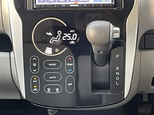 ｅＫワゴン Ｍ　社外ナビ　ＣＤ　ＤＶＤ　ＵＳＢ　ワンセグＴＶ　純正１４インチアルミホイール　オートエアコン　ヘッドランプレベライザー　アイドリングストップ（9枚目）