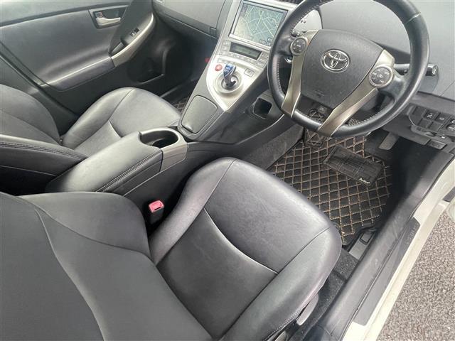 プリウス Sツーリングセレクション・マイコーデ 純正ナビ フルセグテレビ バックカメラ ステアリングリモコン ドライブレコーダー 社外レーダー コーナーセンサー LEDヘッドライト Bluetooth接続(4枚目)