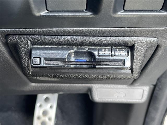 フォレスター S-リミテッド 純正ナビ 4WD アダプティブクルーズコントロール レーンキープアシスト 衝突軽減ブレーキ シートヒーター パワーシート アイドリングストップ オートライト フォグランプ パドルシフト(17枚目)