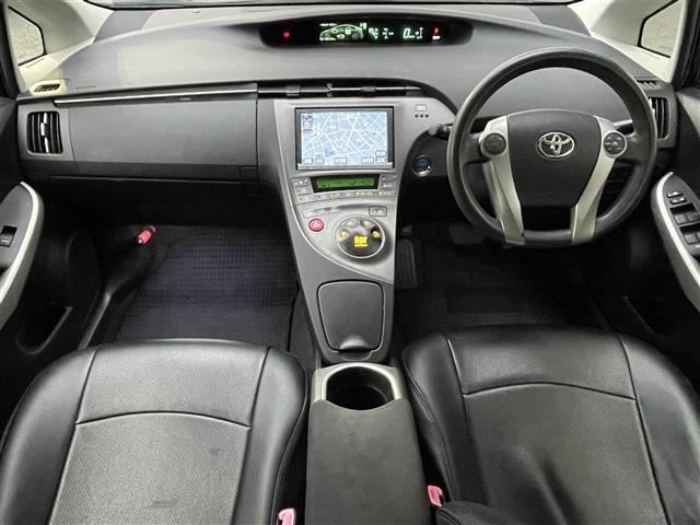 プリウス Sツーリングセレクション 純正8型ナビ フルセグTV Bluetooth DVD バックカメラ 17インチAW ヘッドライトウォッシャー ビルトインETC リア5面フィルム施工済み(2枚目)