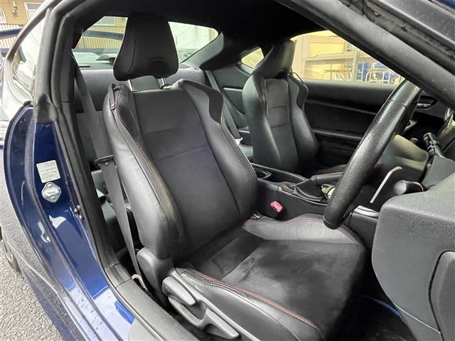 86 GTリミテッド モデリスタフルエアロ 純正17インチアルミ 純正SDナビ フルセグTV Bluetooth バックカメラ スマートキー2個 前席シートヒーター ハーフレザーシート サイドカーテンエアバッグ(3枚目)