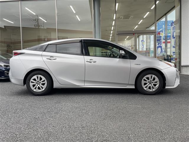 プリウス Sセーフティプラス ヘッドアップディスプレイ ACC 衝突被害軽減ブレーキ 車線逸脱抑制 純正ナビ Bluetooth バックカメラ LEDヘッドライト オートマチックハイビーム(18枚目)