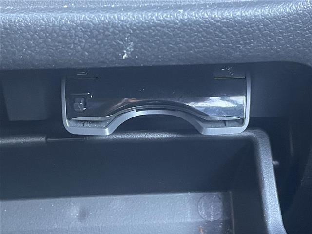 セレナ ハイウェイスター　Ｓ－ハイブリッド　社外ナビ　両側パワースライドドア　クルーズコントロール　バックカメラ　レーンキープアシスト　アイドリングストップ　ＬＥＤヘッドライト　スマートキー　コーナーセンサー　ＥＴＣ（17枚目）