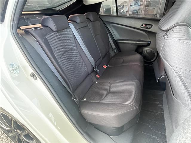 プリウス Sセーフティプラス エアロパーツ 17インチAW 9インチナビ フルセグTV DVD HDMI Bluetooth ヘッドアップディスプレイ レーダークルーズ 車線逸脱抑制(4枚目)