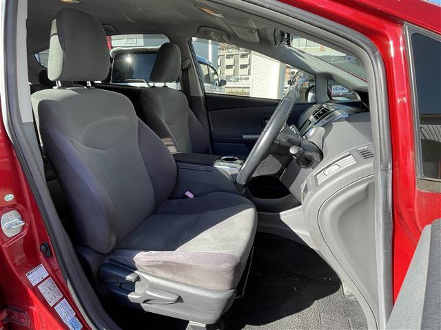 プリウスアルファ Ｓツーリングセレクション　社外ナビ　バックカメラ　オートライト　フォグランプ　電動格納ミラー　ＥＴＣ（3枚目）