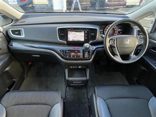 オデッセイ アブソルート　純正ナビ　左側パワースライドドア　衝突軽減ブレーキ　クルーズコントロール　アイドリングストップ　バックカメラ　オートライト　フォグランプ　パドルシフト　電動格納ミラー　ＥＴＣ（2枚目）