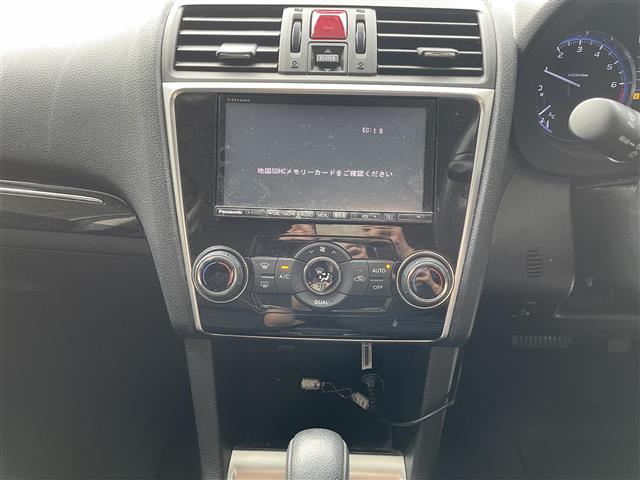 レヴォーグ １．６ＧＴアイサイト　純正ＯＰメモリナビ／ＣＤ／ＤＶＤ／Ｂｌｕｅｔｏｏｔｈ／フルセグＴＶ　バックカメラ　スマートキー　アイサイト搭載／衝突軽減ブレーキ　ＥＴＣ　前席パワーシート　オートライト　前方ドライブレコーダー（4枚目）