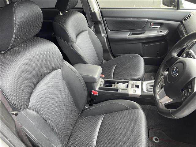レヴォーグ １．６ＧＴアイサイト　純正ＯＰメモリナビ／ＣＤ／ＤＶＤ／Ｂｌｕｅｔｏｏｔｈ／フルセグＴＶ　バックカメラ　スマートキー　アイサイト搭載／衝突軽減ブレーキ　ＥＴＣ　前席パワーシート　オートライト　前方ドライブレコーダー（5枚目）