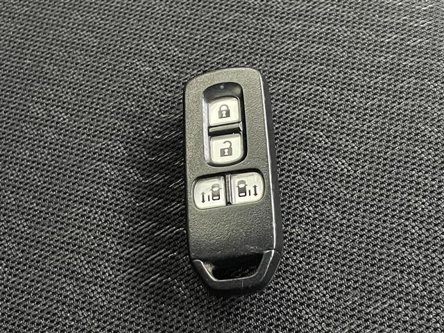 N-BOXカスタム G SSパッケージ 純正ナビ/Bluetooth/フルセグTV/CD/DVD バックカメラ ETC 両側パワースライドドア 衝突軽減 スマートキー プッシュエンジンスタート HID オートライト 純正フロアマット(2枚目)