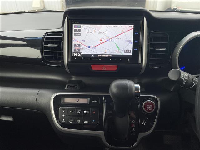 N-BOXカスタム G SSパッケージ 純正ナビ/Bluetooth/フルセグTV/CD/DVD バックカメラ ETC 両側パワースライドドア 衝突軽減 スマートキー プッシュエンジンスタート HID オートライト 純正フロアマット(6枚目)