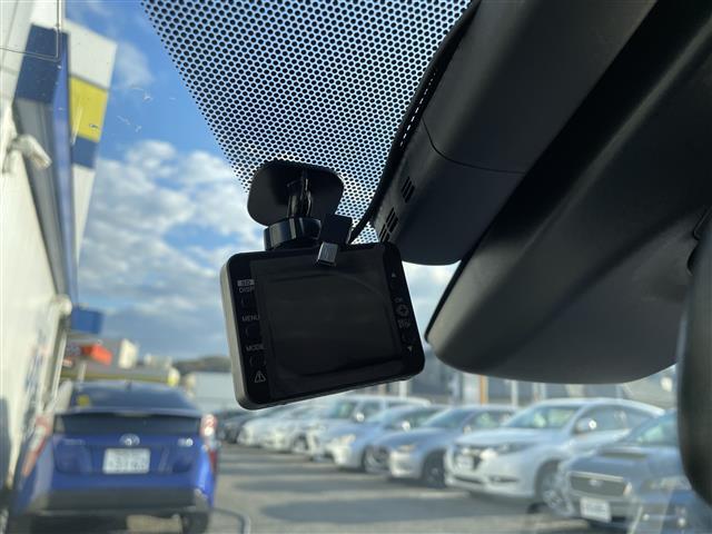 プリウス Ｓセーフティプラス　衝突軽減／ＨＵＤ／純正ナビ／ドラレコ／ＥＴＣ（3枚目）