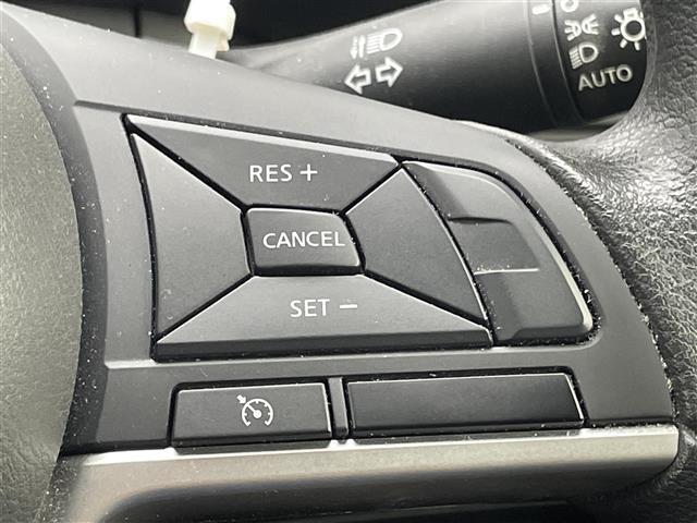 セレナ Ｘ　・純正メモリーナビ（フルセグＴＶ／ＣＤ／ＤＶＤ／Ｂｌｕ－ｒａｙ／ＢＴオーディオ）・アラウンドビューモニター・エマージェンシーブレーキ・セキュリティ＆セーフティパック・両側パワースライドドア（10枚目）