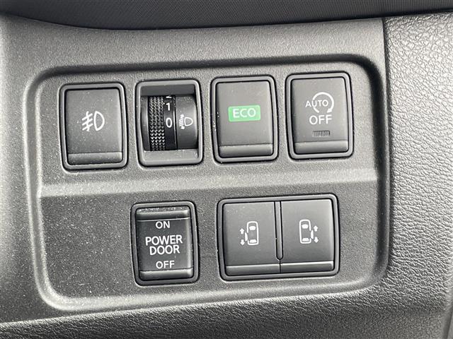 セレナ Ｘ　・純正メモリーナビ（フルセグＴＶ／ＣＤ／ＤＶＤ／Ｂｌｕ－ｒａｙ／ＢＴオーディオ）・アラウンドビューモニター・エマージェンシーブレーキ・セキュリティ＆セーフティパック・両側パワースライドドア（11枚目）