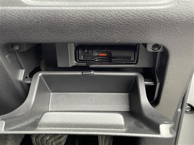 セレナ Ｘ　・純正メモリーナビ（フルセグＴＶ／ＣＤ／ＤＶＤ／Ｂｌｕ－ｒａｙ／ＢＴオーディオ）・アラウンドビューモニター・エマージェンシーブレーキ・セキュリティ＆セーフティパック・両側パワースライドドア（13枚目）