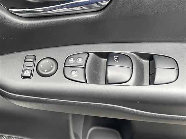 セレナ Ｘ　・純正メモリーナビ（フルセグＴＶ／ＣＤ／ＤＶＤ／Ｂｌｕ－ｒａｙ／ＢＴオーディオ）・アラウンドビューモニター・エマージェンシーブレーキ・セキュリティ＆セーフティパック・両側パワースライドドア（14枚目）