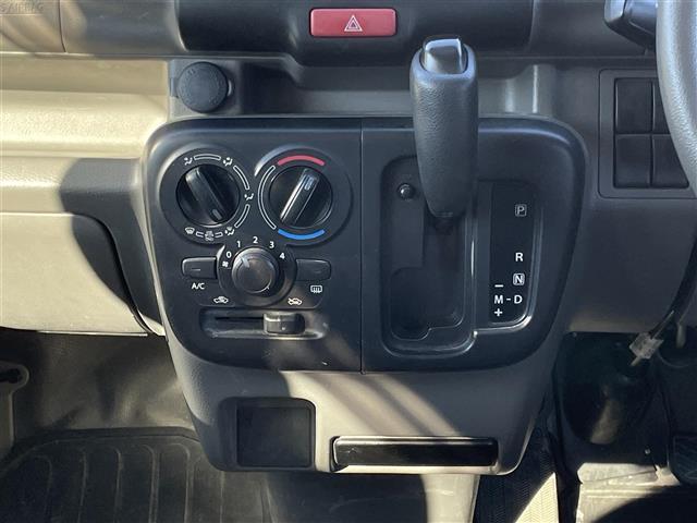 NV100クリッパーバン DX GLパッケージ 2nd発信モード・純正AM/FMラジオ・オーバーヘッドシェルフ・ETC・新車時保証書・取扱説明書(3枚目)