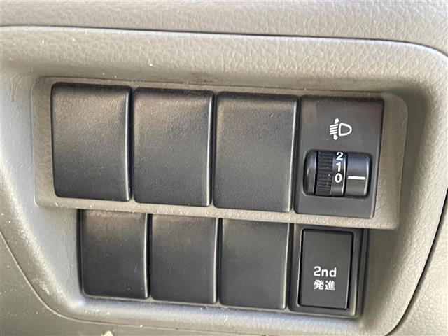 NV100クリッパーバン DX GLパッケージ 2nd発信モード・純正AM/FMラジオ・オーバーヘッドシェルフ・ETC・新車時保証書・取扱説明書(5枚目)