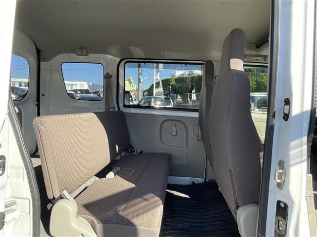 NV100クリッパーバン DX GLパッケージ 2nd発信モード・純正AM/FMラジオ・オーバーヘッドシェルフ・ETC・新車時保証書・取扱説明書(23枚目)