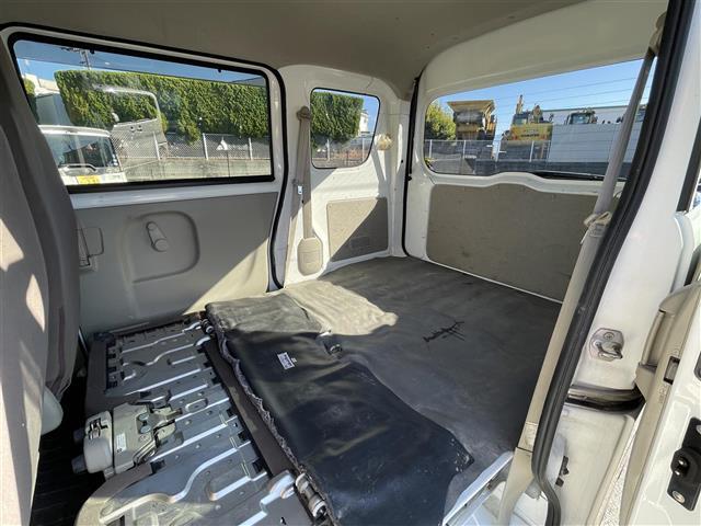 NV100クリッパーバン DX GLパッケージ 2nd発信モード・純正AM/FMラジオ・オーバーヘッドシェルフ・ETC・新車時保証書・取扱説明書(26枚目)