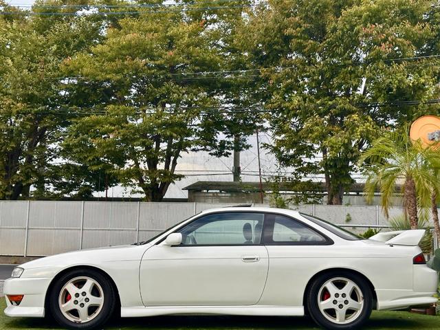 シルビア Ｋ’ｓ　エアロ　スーパーハイキャスパッケージ　サンルーフ／純正５速ＭＴ／パールホワイトオールペン済／純正オプションＮＩＳＭＯスポーツマフラー／ＧＡＢ車高調／ＤＥＰＯＲＡＣＩＮＧ油温・水温・ブースト３連メーター／純正１６インチアルミホイール／エアロ（12枚目）