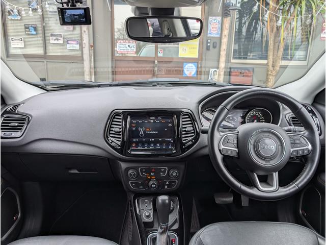 ジープ・コンパス リミテッド 4WD/レザーシート/レーダークルーズコントロール/Beatsサウンド/パーキングアシスト/ブラインドスポット/純正ナビゲーション/バックカメラ/Bluetooth/地デジTV/ドライブレコーダー(25枚目)