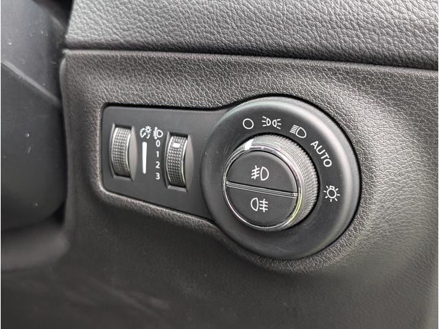 ジープ・コンパス リミテッド 4WD/レザーシート/レーダークルーズコントロール/Beatsサウンド/パーキングアシスト/ブラインドスポット/純正ナビゲーション/バックカメラ/Bluetooth/地デジTV/ドライブレコーダー(34枚目)