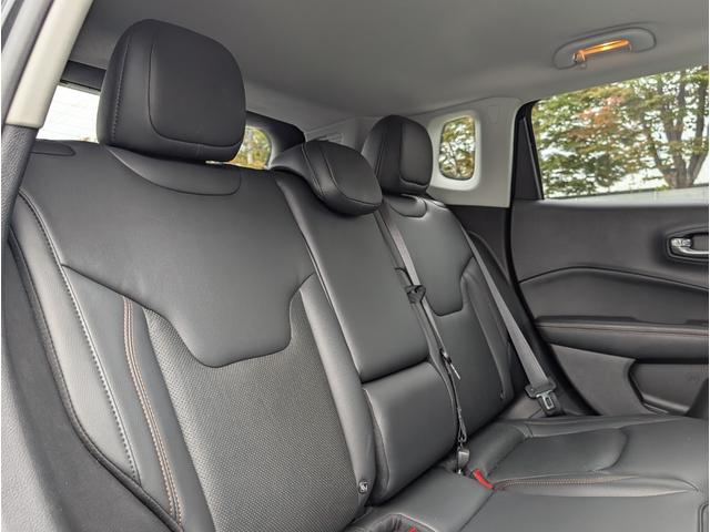 ジープ・コンパス リミテッド 4WD/レザーシート/レーダークルーズコントロール/Beatsサウンド/パーキングアシスト/ブラインドスポット/純正ナビゲーション/バックカメラ/Bluetooth/地デジTV/ドライブレコーダー(41枚目)