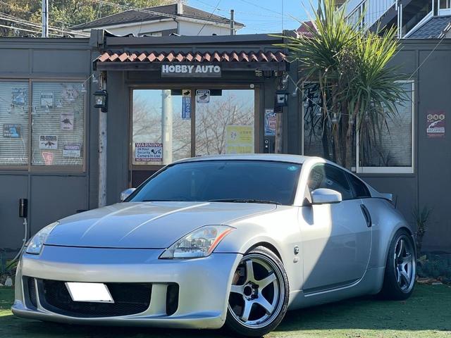 フェアレディＺ バージョンＳ　ＳＡＭＵＲＡＩ　ＰＯＷＥＲマフラー／ＭＯＭＯステアリング／ｂｒｅｍｂｏキャリパー／車高調／社外１８インチアルミホイール／フルエアロ／ＥＴＣ／純正６速マニュアル／社外シフトノブ／（15枚目）