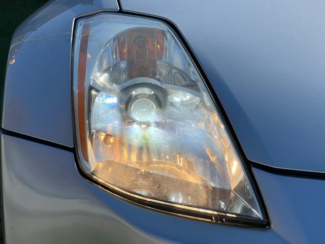 フェアレディＺ バージョンＳ　ＳＡＭＵＲＡＩ　ＰＯＷＥＲマフラー／ＭＯＭＯステアリング／ｂｒｅｍｂｏキャリパー／車高調／社外１８インチアルミホイール／フルエアロ／ＥＴＣ／純正６速マニュアル／社外シフトノブ／（22枚目）