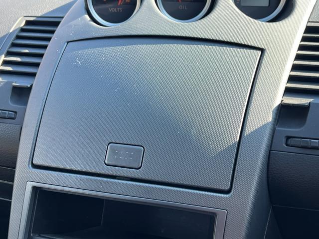 フェアレディＺ バージョンＳ　ＳＡＭＵＲＡＩ　ＰＯＷＥＲマフラー／ＭＯＭＯステアリング／ｂｒｅｍｂｏキャリパー／車高調／社外１８インチアルミホイール／フルエアロ／ＥＴＣ／純正６速マニュアル／社外シフトノブ／（46枚目）