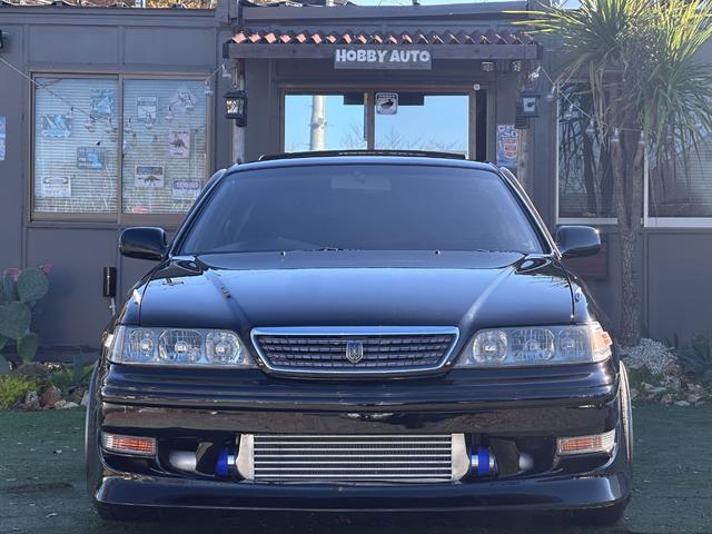 マークII ツアラーＶ　ブラックオールペン／純正５速ＭＴ／ハイフロータービン／Ｋ＆Ｎエアクリ／ＢＬＩＴＺラジエター／前置インタークーラ／ＡＰＥＸｉＦＣコマンダー・ブーストコントロールバルブ／車高調／ＲＡＹＳアルミ／外マフラー（6枚目）