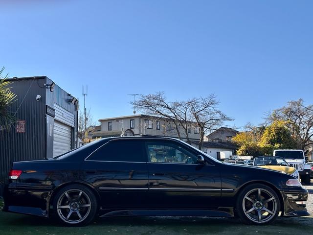 マークII ツアラーＶ　ブラックオールペン／純正５速ＭＴ／ハイフロータービン／Ｋ＆Ｎエアクリ／ＢＬＩＴＺラジエター／前置インタークーラ／ＡＰＥＸｉＦＣコマンダー・ブーストコントロールバルブ／車高調／ＲＡＹＳアルミ／外マフラー（8枚目）