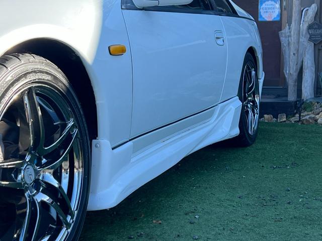 フェアレディZ バージョンS ツインターボ 5型後期モデル/VeilSideエアロ/AVSモデル5アルミホイール/純正5MT/柿本改2本出しマフラー/車高調/Tバールーフ/フェラーリ風テールランプ/タイミングベルト交換済み/(8枚目)