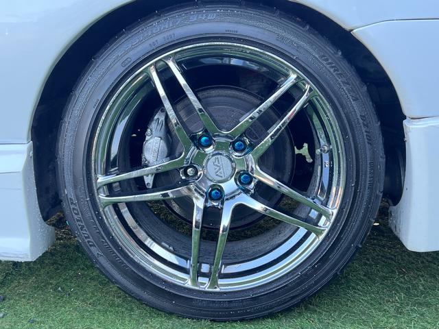 フェアレディZ バージョンS ツインターボ 5型後期モデル/VeilSideエアロ/AVSモデル5アルミホイール/純正5MT/柿本改2本出しマフラー/車高調/Tバールーフ/フェラーリ風テールランプ/タイミングベルト交換済み/(24枚目)