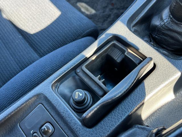 フェアレディZ バージョンS ツインターボ 5型後期モデル/VeilSideエアロ/AVSモデル5アルミホイール/純正5MT/柿本改2本出しマフラー/車高調/Tバールーフ/フェラーリ風テールランプ/タイミングベルト交換済み/(44枚目)