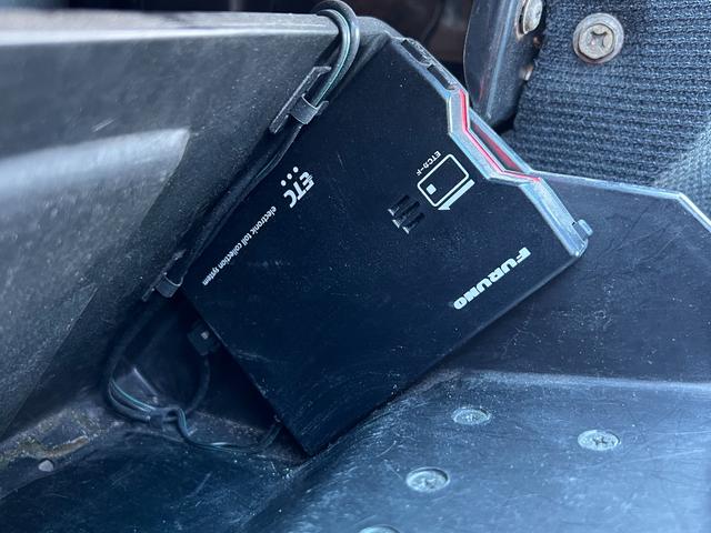 フェアレディZ バージョンS ツインターボ 5型後期モデル/VeilSideエアロ/AVSモデル5アルミホイール/純正5MT/柿本改2本出しマフラー/車高調/Tバールーフ/フェラーリ風テールランプ/タイミングベルト交換済み/(70枚目)