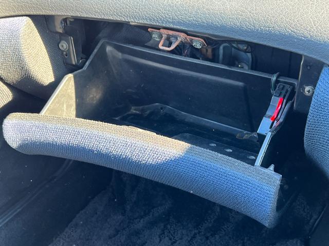 フェアレディZ バージョンS ツインターボ 5型後期モデル/VeilSideエアロ/AVSモデル5アルミホイール/純正5MT/柿本改2本出しマフラー/車高調/Tバールーフ/フェラーリ風テールランプ/タイミングベルト交換済み/(71枚目)