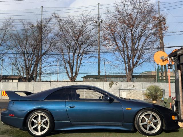 フェアレディＺ バージョンＳ　ツインターボ　Ｔバールーフ／ＨＫＳＥＶＣブースト／４点式シートベルト／マフラー温度計／ブースト圧計／ブローオフバルブ／マナレイスポーツＭＳ－６ハイパー１８インチＡＷ／トラストマフラー／トラストエアロパーツ／車高調（6枚目）